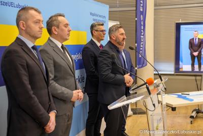 8 grudnia 2025 r. podpisano symboliczny czek na przekazanie przez Samorząd Województwa Lubuskiego 35 milionów złotych, pochodzących z unijnych środków, na przebudowę zielonogórskiego amfiteatru
