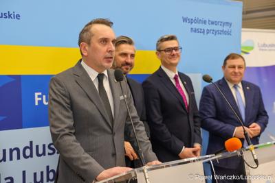 8 grudnia 2025 r. podpisano symboliczny czek na przekazanie przez Samorząd Województwa Lubuskiego 35 milionów złotych, pochodzących z unijnych środków, na przebudowę zielonogórskiego amfiteatru
