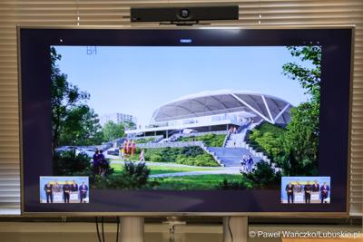 8 grudnia 2025 r. podpisano symboliczny czek na przekazanie przez Samorząd Województwa Lubuskiego 35 milionów złotych, pochodzących z unijnych środków, na przebudowę zielonogórskiego amfiteatru
