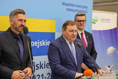 8 grudnia 2025 r. podpisano symboliczny czek na przekazanie przez Samorząd Województwa Lubuskiego 35 milionów złotych, pochodzących z unijnych środków, na przebudowę zielonogórskiego amfiteatru
