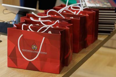 Lubuski Komendant Wojewódzki Państwowej Straży Pożarnej w Gorzowie Wlkp. nadbryg. Janusz Drozda  osobiście wręczył medale, aby w imieniu Lubuskich Strażaków, zarówno Państwowej Straży Pożarnej, jak i Ochotniczej Straży Pożarnej, podziękować zarządowi województwa za wspieranie Krajowego Systemu Ratowniczo-Gaśniczego