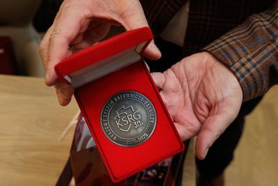 Lubuski Komendant Wojewódzki Państwowej Straży Pożarnej w Gorzowie Wlkp. nadbryg. Janusz Drozda  osobiście wręczył medale, aby w imieniu Lubuskich Strażaków, zarówno Państwowej Straży Pożarnej, jak i Ochotniczej Straży Pożarnej, podziękować zarządowi województwa za wspieranie Krajowego Systemu Ratowniczo-Gaśniczego