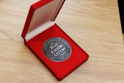 Lubuski Komendant Wojewódzki Państwowej Straży Pożarnej w Gorzowie Wlkp. nadbryg. Janusz Drozda  osobiście wręczył medale, aby w imieniu Lubuskich Strażaków, zarówno Państwowej Straży Pożarnej, jak i Ochotniczej Straży Pożarnej, podziękować zarządowi województwa za wspieranie Krajowego Systemu Ratowniczo-Gaśniczego