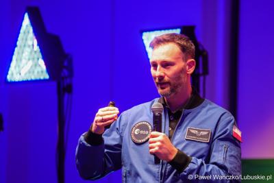 Polski astronauta projektowy Europejskiej Agencji Kosmicznej Sławosz Uznański-Wiśniewski w Parku Technologii Kosmicznych w Zielonej Górze-Nowym Kisielinie 