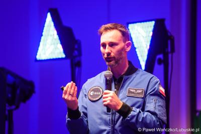 Polski astronauta projektowy Europejskiej Agencji Kosmicznej Sławosz Uznański-Wiśniewski w Parku Technologii Kosmicznych w Zielonej Górze-Nowym Kisielinie 