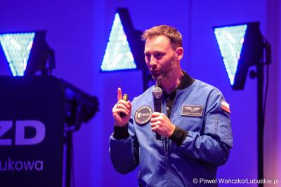 Polski astronauta projektowy Europejskiej Agencji Kosmicznej Sławosz Uznański-Wiśniewski w Parku Technologii Kosmicznych w Zielonej Górze-Nowym Kisielinie 