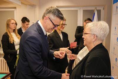 Uroczystość wręczenia odznaczeń dla zasłużonych pracowników gorzowskiego szpitala 