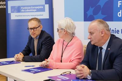 Pierwsze umowy o dofinansowanie zostały zawarte. Na działania projektowe przyznano środki w ramach Europejskiego Funduszu Społecznego