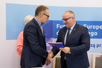 Pierwsze umowy o dofinansowanie zostały zawarte. Na działania projektowe przyznano środki w ramach Europejskiego Funduszu Społecznego