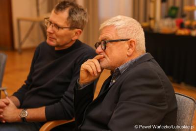 W Muzeum Ziemi Lubuskiej w Zielonej Górze wręczono nagrody jubileuszowe pracownikom Urzędu Marszałkowskiego, którzy mają za sobą 20, 25, 30, 35 lub 40 lat pracy. 