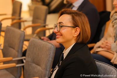 W Muzeum Ziemi Lubuskiej w Zielonej Górze wręczono nagrody jubileuszowe pracownikom Urzędu Marszałkowskiego, którzy mają za sobą 20, 25, 30, 35 lub 40 lat pracy. 