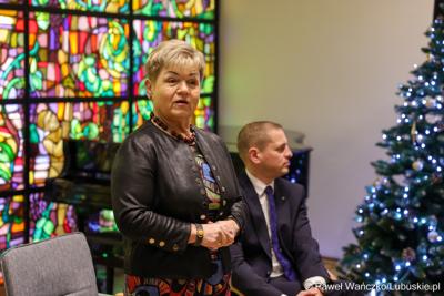 W Muzeum Ziemi Lubuskiej w Zielonej Górze wręczono nagrody jubileuszowe pracownikom Urzędu Marszałkowskiego, którzy mają za sobą 20, 25, 30, 35 lub 40 lat pracy. 