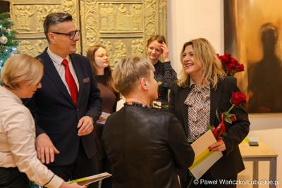 W Muzeum Ziemi Lubuskiej w Zielonej Górze wręczono nagrody jubileuszowe pracownikom Urzędu Marszałkowskiego, którzy mają za sobą 20, 25, 30, 35 lub 40 lat pracy. 