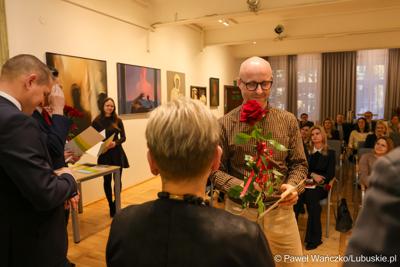 W Muzeum Ziemi Lubuskiej w Zielonej Górze wręczono nagrody jubileuszowe pracownikom Urzędu Marszałkowskiego, którzy mają za sobą 20, 25, 30, 35 lub 40 lat pracy. 