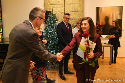 W Muzeum Ziemi Lubuskiej w Zielonej Górze wręczono nagrody jubileuszowe pracownikom Urzędu Marszałkowskiego, którzy mają za sobą 20, 25, 30, 35 lub 40 lat pracy. 