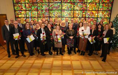 W Muzeum Ziemi Lubuskiej w Zielonej Górze wręczono nagrody jubileuszowe pracownikom Urzędu Marszałkowskiego, którzy mają za sobą 20, 25, 30, 35 lub 40 lat pracy. 