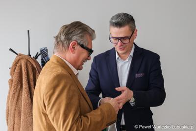 Laureaci konkursu na kartkę świąteczną – z południa województwa – otrzymali swoje nagrody. Marszałek Sebastian Ciemnoczołowski spotkał się ze zwycięzcami i przekazał im podarunki