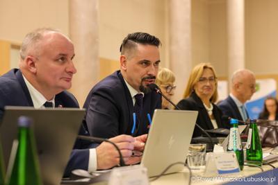 Uczestnicy XVII zwyczajnej sesja Sejmiku Województwa Lubuskiego