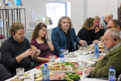 Uczestnicy spotkania dot. promocji Polsko-Niemieckiego Światowego Geoparku UNESCO „Łuk Mużakowa” i Parku Mużakowskiego, zorganizowanego w Centrum Kulturalno-Edukacyjnym Geoparku w Łęknicy

