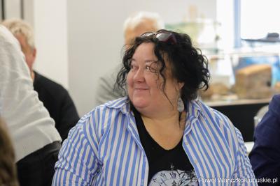 Uczestniczka spotkania dot. promocji Polsko-Niemieckiego Światowego Geoparku UNESCO „Łuk Mużakowa” i Parku Mużakowskiego, zorganizowanego w Centrum Kulturalno-Edukacyjnym Geoparku w Łęknicy

