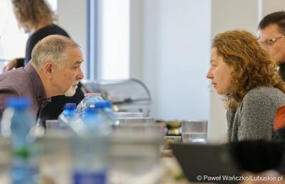 Uczestnicy spotkania dot. promocji Polsko-Niemieckiego Światowego Geoparku UNESCO „Łuk Mużakowa” i Parku Mużakowskiego, zorganizowanego w Centrum Kulturalno-Edukacyjnym Geoparku w Łęknicy

