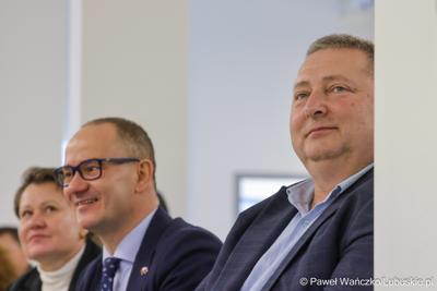 Uczestnicy spotkania dot. promocji Polsko-Niemieckiego Światowego Geoparku UNESCO „Łuk Mużakowa” i Parku Mużakowskiego, zorganizowanego w Centrum Kulturalno-Edukacyjnym Geoparku w Łęknicy

