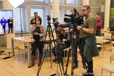 Uczestnicy konferencji prasowej podczas której przedstawiony został prezes spółki Lubuski Transport Publiczny