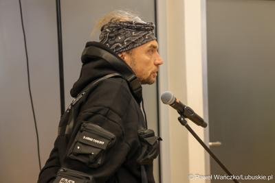 Uczestnik konferencji prasowej podczas której przedstawiony został prezes spółki Lubuski Transport Publiczny