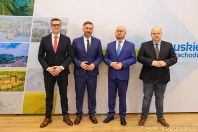 Uczestnicy konferencji prasowej podczas której przedstawiony został prezes spółki Lubuski Transport Publiczny
