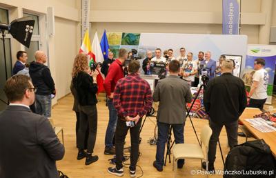 Uczestnicy konferencji prasowej zapowiadającej 34. finał WOŚP w Lubuskiem 