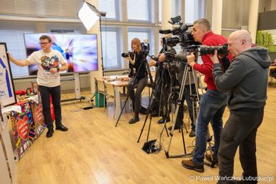 Uczestnicy konferencji prasowej zapowiadającej 34. finał WOŚP w Lubuskiem 