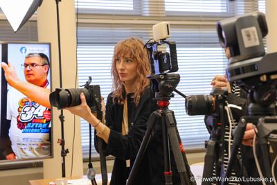 Uczestnicy konferencji prasowej zapowiadającej 34. finał WOŚP w Lubuskiem 