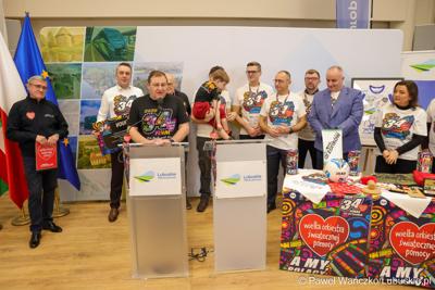 Uczestnicy konferencji prasowej zapowiadającej 34. finał WOŚP w Lubuskiem 