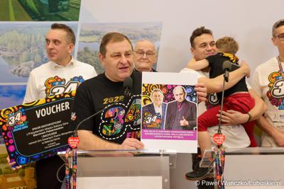 Uczestnicy konferencji prasowej zapowiadającej 34. finał WOŚP w Lubuskiem 