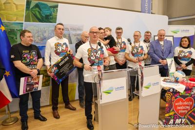 Uczestnicy konferencji prasowej zapowiadającej 34. finał WOŚP w Lubuskiem 