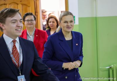 Minister edukacji Barbara Nowacka w Szkole Podstawowej w Lubrzy