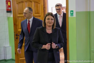 Wiceminister edukacji Izabela Ziętka w Szkole Podstawowej w Lubrzy