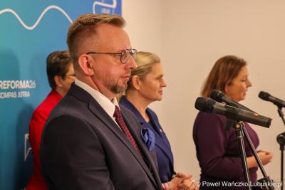 Lubuski kurator oświaty Mariusz Biniewski w Szkole Podstawowej w Lubrzy