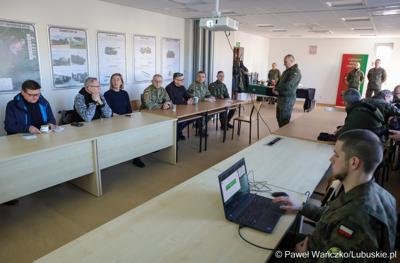 W ramach rozpoczęcia roku szkoleniowego – pełniący obowiązki dowódcy 5 Lubuskiego Pułku Artylerii im. generała artylerii koronnej Marcina Kątskiego ppłk Arkadiusz Sułek zaprosił do jednostki marszałka województwa lubuskiego Sebastiana Ciemnoczołowskiego, wojewodę lubuskiego Marka Cebulę, posłankę na Sejm RP Katarzynę Osos, starostę zielonogórskiego Tadeusza Pająka, burmistrza Sulechowa Wojciecha  Sołtysa.