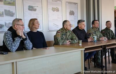 W ramach rozpoczęcia roku szkoleniowego – pełniący obowiązki dowódcy 5 Lubuskiego Pułku Artylerii im. generała artylerii koronnej Marcina Kątskiego ppłk Arkadiusz Sułek zaprosił do jednostki marszałka województwa lubuskiego Sebastiana Ciemnoczołowskiego, wojewodę lubuskiego Marka Cebulę, posłankę na Sejm RP Katarzynę Osos, starostę zielonogórskiego Tadeusza Pająka, burmistrza Sulechowa Wojciecha  Sołtysa.