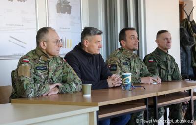 W ramach rozpoczęcia roku szkoleniowego – pełniący obowiązki dowódcy 5 Lubuskiego Pułku Artylerii im. generała artylerii koronnej Marcina Kątskiego ppłk Arkadiusz Sułek zaprosił do jednostki marszałka województwa lubuskiego Sebastiana Ciemnoczołowskiego, wojewodę lubuskiego Marka Cebulę, posłankę na Sejm RP Katarzynę Osos, starostę zielonogórskiego Tadeusza Pająka, burmistrza Sulechowa Wojciecha  Sołtysa.