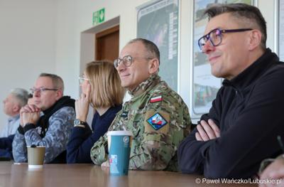 W ramach rozpoczęcia roku szkoleniowego – pełniący obowiązki dowódcy 5 Lubuskiego Pułku Artylerii im. generała artylerii koronnej Marcina Kątskiego ppłk Arkadiusz Sułek zaprosił do jednostki marszałka województwa lubuskiego Sebastiana Ciemnoczołowskiego, wojewodę lubuskiego Marka Cebulę, posłankę na Sejm RP Katarzynę Osos, starostę zielonogórskiego Tadeusza Pająka, burmistrza Sulechowa Wojciecha  Sołtysa.