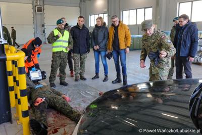 W ramach rozpoczęcia roku szkoleniowego – pełniący obowiązki dowódcy 5 Lubuskiego Pułku Artylerii im. generała artylerii koronnej Marcina Kątskiego ppłk Arkadiusz Sułek zaprosił do jednostki marszałka województwa lubuskiego Sebastiana Ciemnoczołowskiego, wojewodę lubuskiego Marka Cebulę, posłankę na Sejm RP Katarzynę Osos, starostę zielonogórskiego Tadeusza Pająka, burmistrza Sulechowa Wojciecha  Sołtysa.