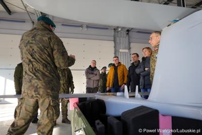 Pokaz sprzętu wojskowego, który w ostatnim czasie wzmocnił potencjał bojowy 5. Lubuskiego Pułku Artylerii w Sulechowie