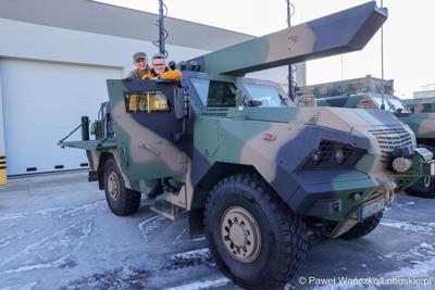 Pokaz sprzętu wojskowego, który w ostatnim czasie wzmocnił potencjał bojowy 5. Lubuskiego Pułku Artylerii w Sulechowie