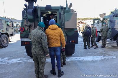 Pokaz sprzętu wojskowego, który w ostatnim czasie wzmocnił potencjał bojowy 5. Lubuskiego Pułku Artylerii w Sulechowie