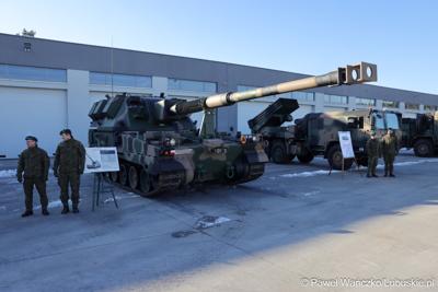 Pokaz sprzętu wojskowego, który w ostatnim czasie wzmocnił potencjał bojowy 5. Lubuskiego Pułku Artylerii w Sulechowie