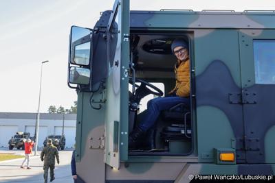 Pokaz sprzętu wojskowego, który w ostatnim czasie wzmocnił potencjał bojowy 5. Lubuskiego Pułku Artylerii w Sulechowie