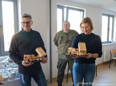 W ramach rozpoczęcia roku szkoleniowego – pełniący obowiązki dowódcy 5 Lubuskiego Pułku Artylerii im. generała artylerii koronnej Marcina Kątskiego ppłk Arkadiusz Sułek zaprosił do jednostki marszałka województwa lubuskiego Sebastiana Ciemnoczołowskiego, wojewodę lubuskiego Marka Cebulę, posłankę na Sejm RP Katarzynę Osos, starostę zielonogórskiego Tadeusza Pająka, burmistrza Sulechowa Wojciecha Sołtysa.
