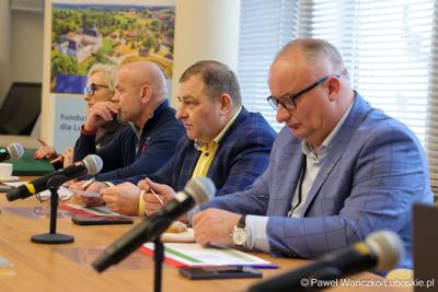 Wicemarszałkowie Grzegorz Potęga i Hubert Harasimowicz spotkali się z przedstawicielami partnerskich gmin: Małomic, Niegosławic, Szprotawy i Brzeźnicy.